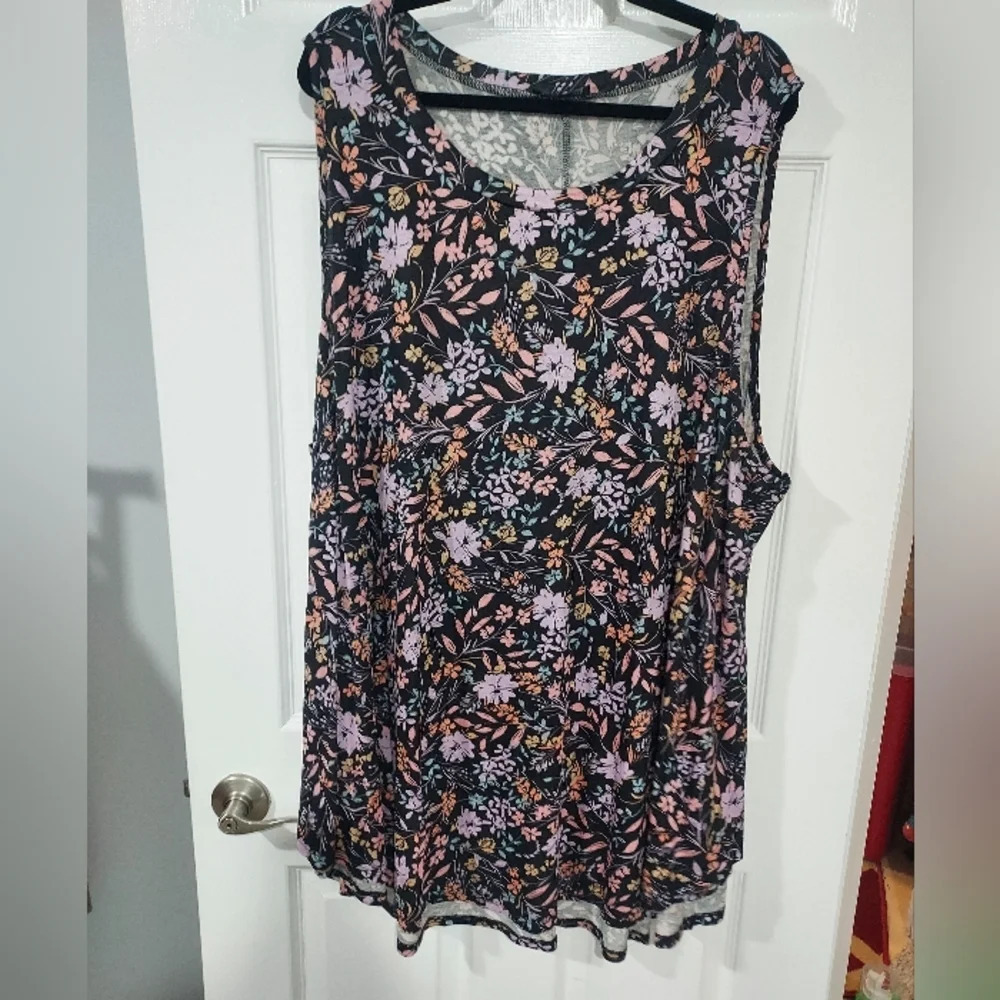 NWOT Lane Bryant Black Floral High Low Tunic Swing Tank Top in Size 34/36 6X